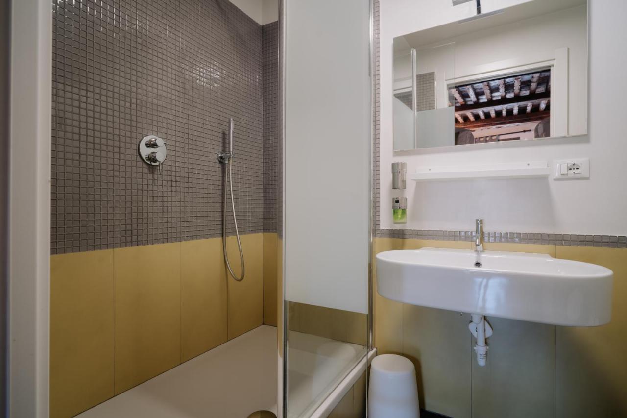 Le Stanze Del Piccadilly Hostel Генуа Екстериор снимка