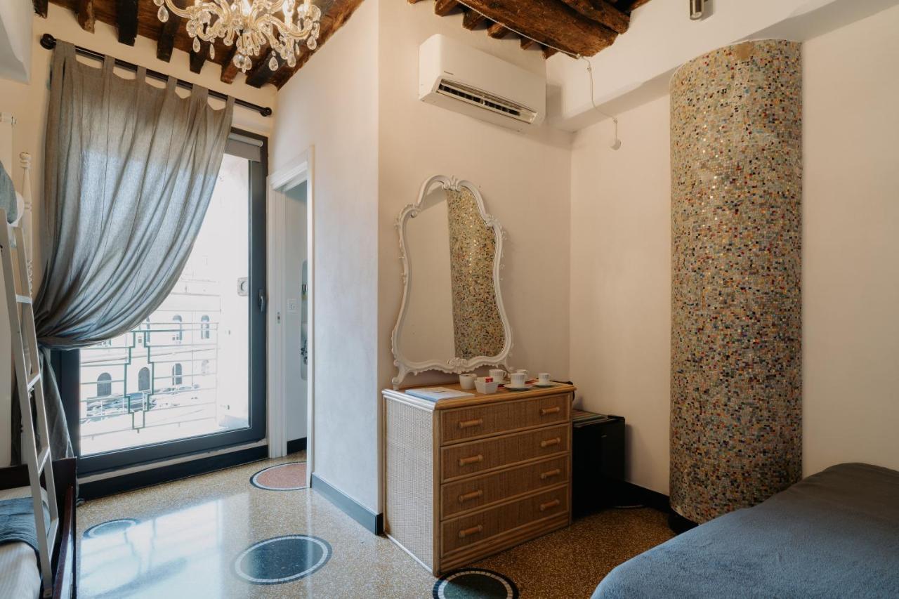 Le Stanze Del Piccadilly Hostel Генуа Екстериор снимка