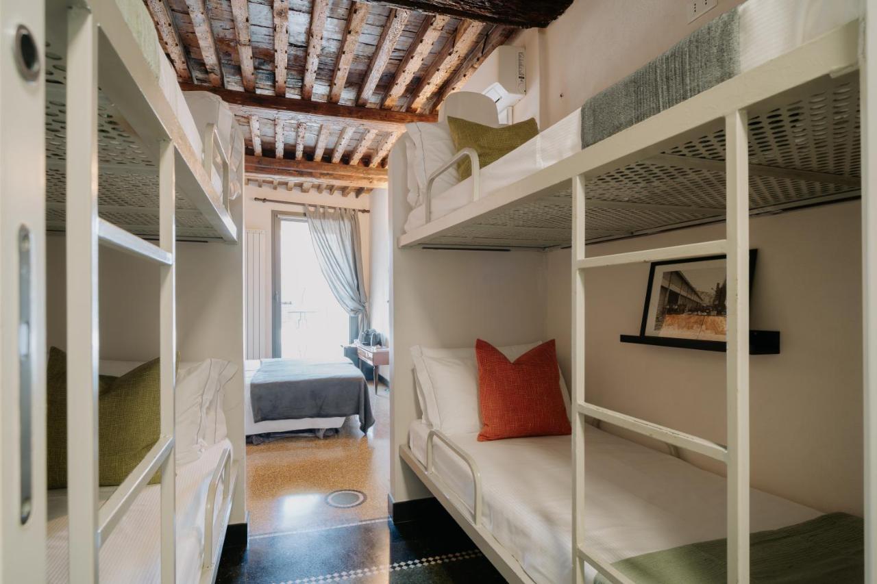 Le Stanze Del Piccadilly Hostel Генуа Екстериор снимка