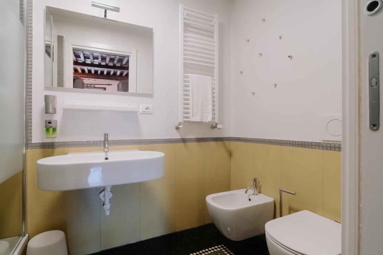 Le Stanze Del Piccadilly Hostel Генуа Екстериор снимка