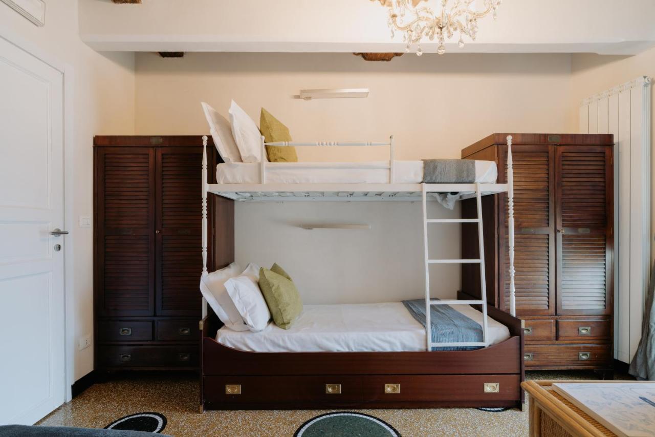 Le Stanze Del Piccadilly Hostel Генуа Екстериор снимка