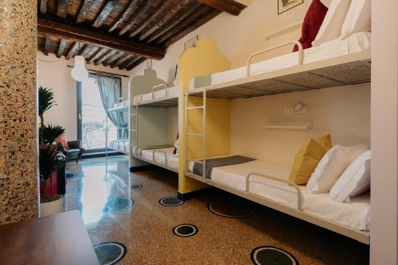 Le Stanze Del Piccadilly Hostel Генуа Екстериор снимка