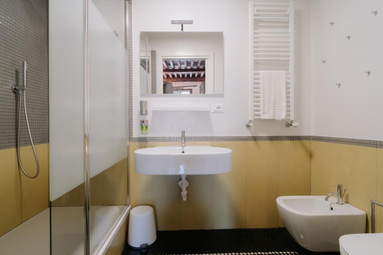 Le Stanze Del Piccadilly Hostel Генуа Екстериор снимка