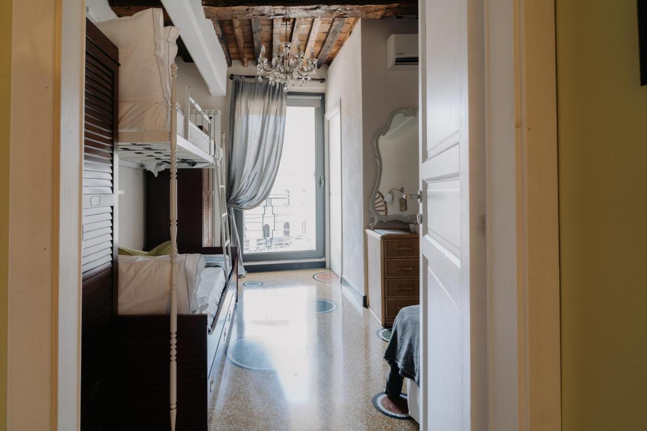 Le Stanze Del Piccadilly Hostel Генуа Екстериор снимка