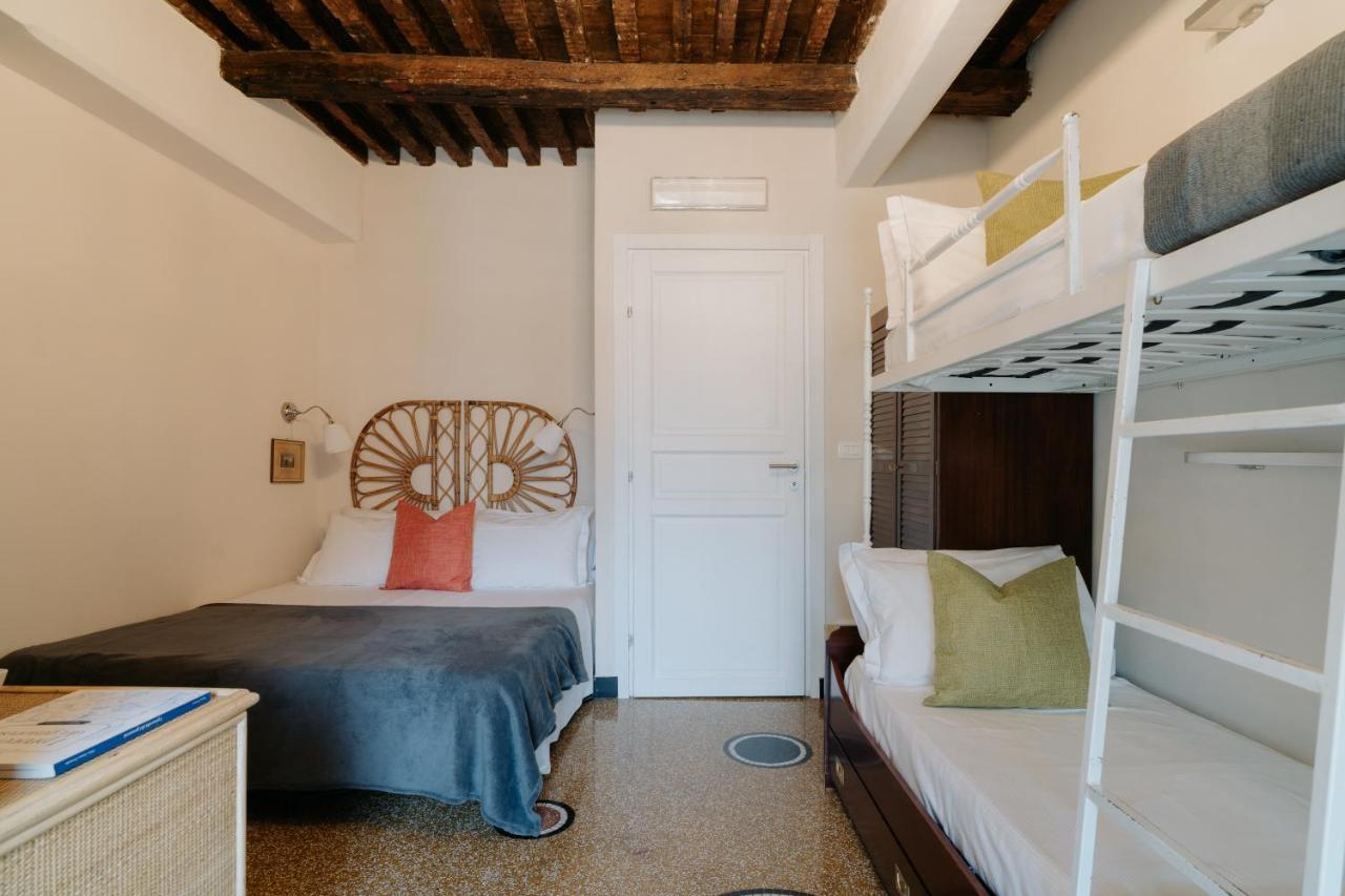 Le Stanze Del Piccadilly Hostel Генуа Екстериор снимка