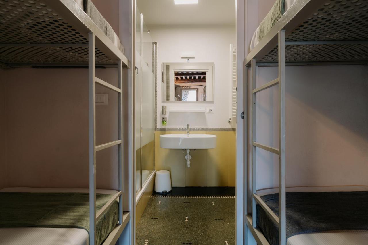 Le Stanze Del Piccadilly Hostel Генуа Екстериор снимка