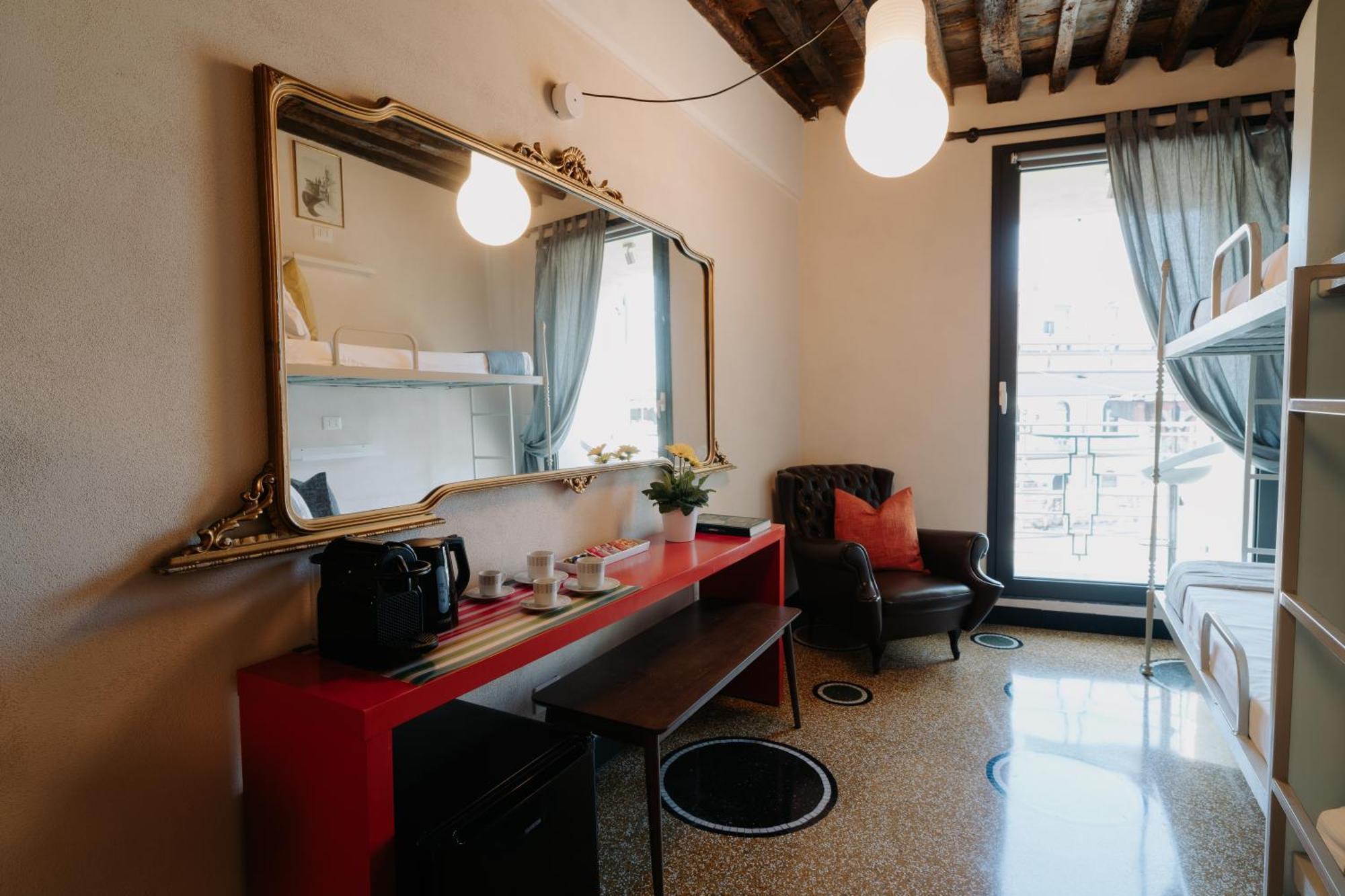 Le Stanze Del Piccadilly Hostel Генуа Екстериор снимка