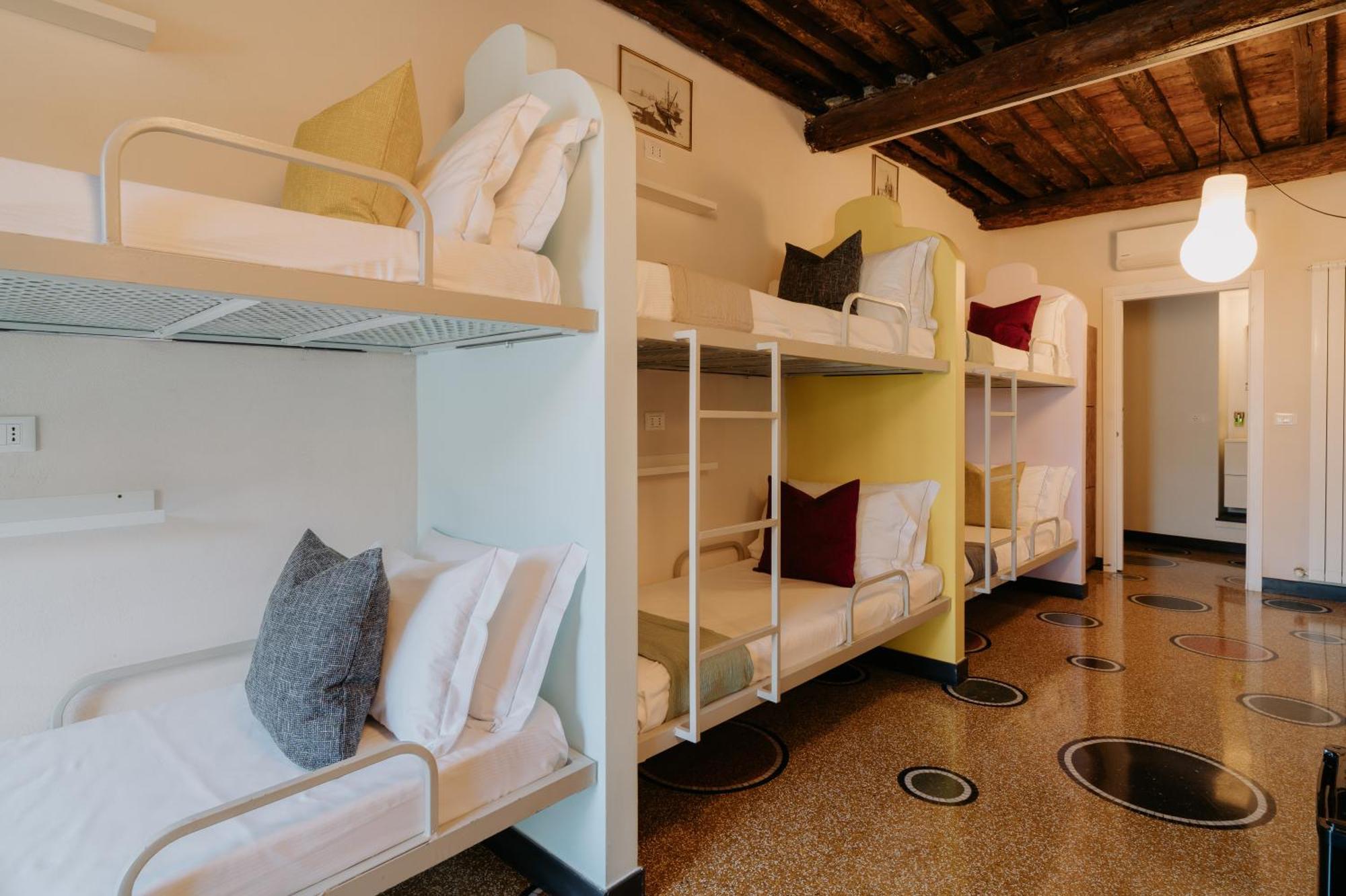 Le Stanze Del Piccadilly Hostel Генуа Екстериор снимка