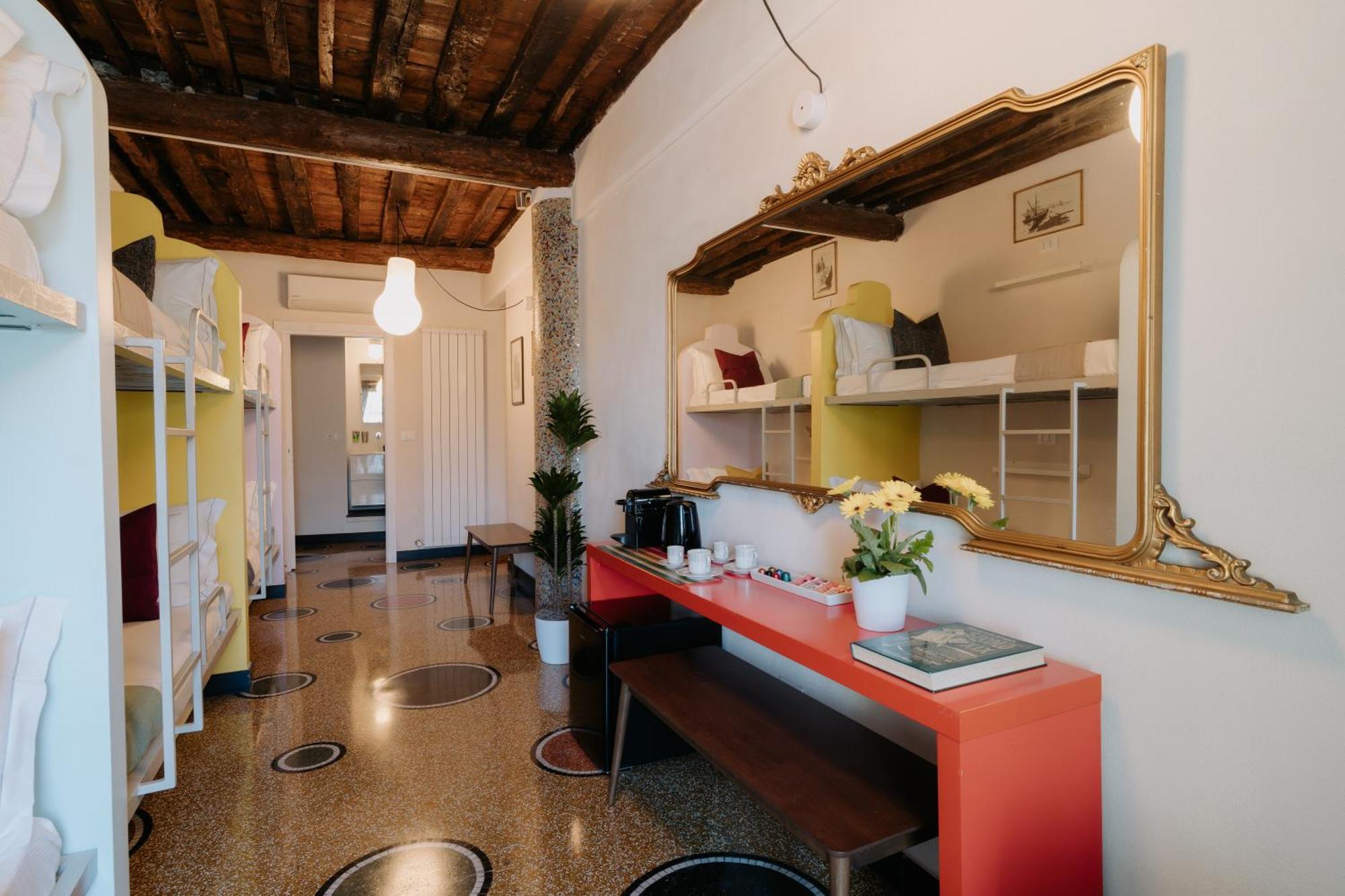Le Stanze Del Piccadilly Hostel Генуа Екстериор снимка